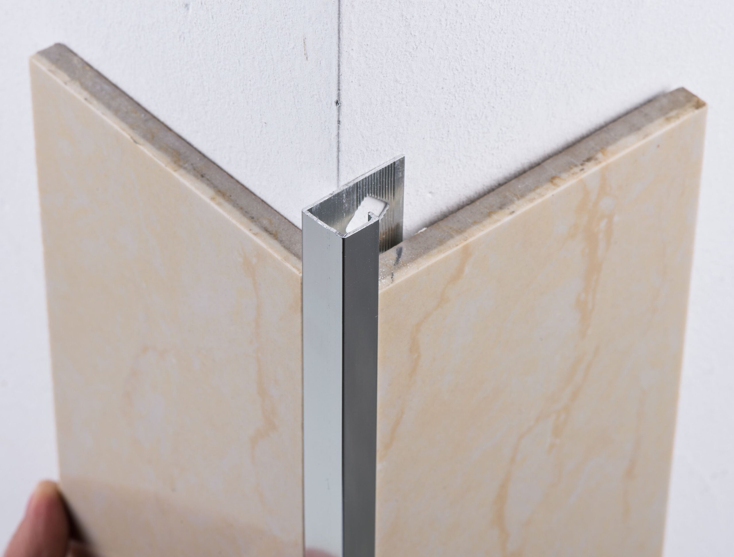 HJØRNELIST MATT KANTET 10MM-1388 HJØRNELIST MATT KANTET 10MM-1388