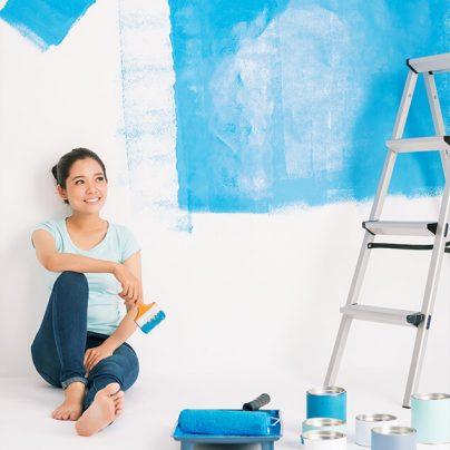 painting-walls-blue-NRSQ4ZF 634x800